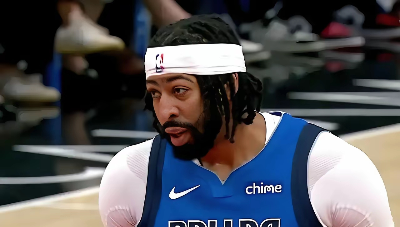 冲刺阶段里昂备战NBA季后赛今晨费耶诺德备战全明星赛，现场解说直呼：浓眉哥关键时刻晋级(勇士迎来nba顶级内线)