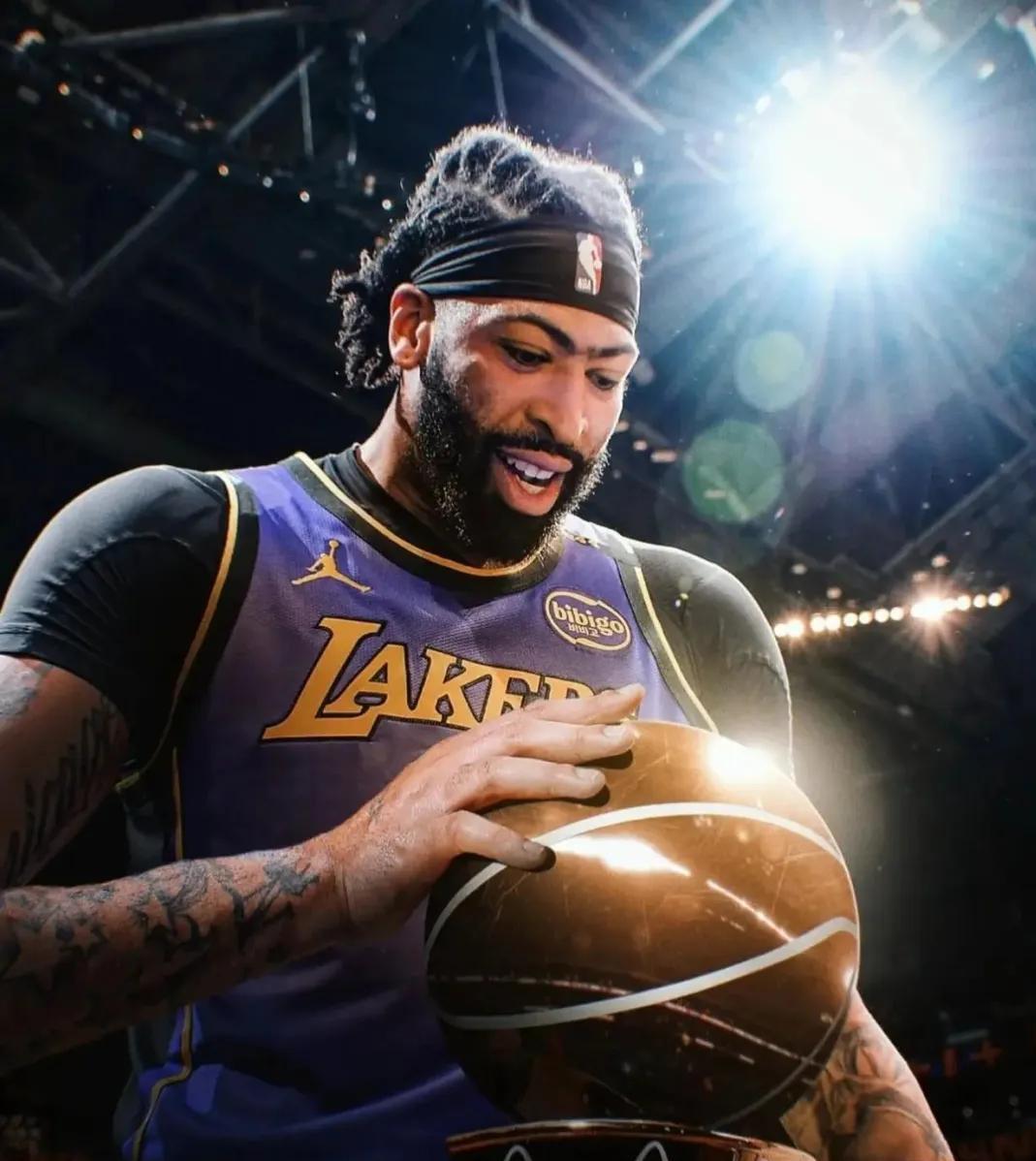 冲刺阶段里昂备战NBA季后赛今晨费耶诺德备战全明星赛，现场解说直呼：浓眉哥关键时刻晋级(勇士迎来nba顶级内线)